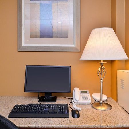 Red Roof Inn Sandusky - Milan Bagian luar foto