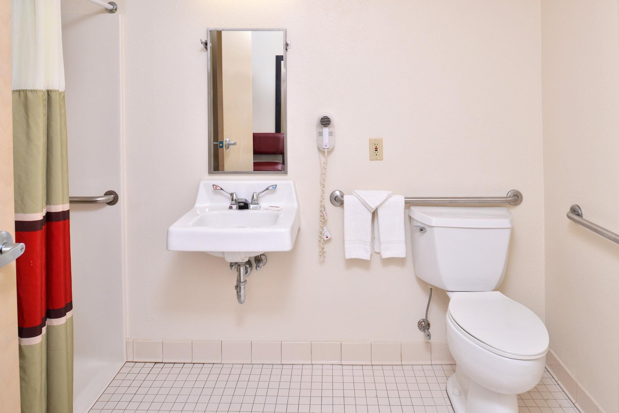Red Roof Inn Sandusky - Milan Bagian luar foto