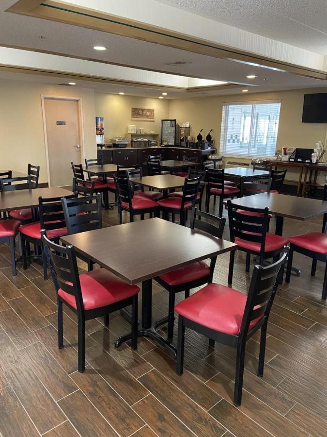 Red Roof Inn Sandusky - Milan Bagian luar foto