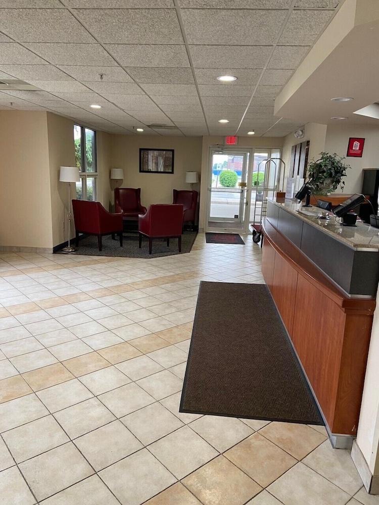Red Roof Inn Sandusky - Milan Bagian luar foto