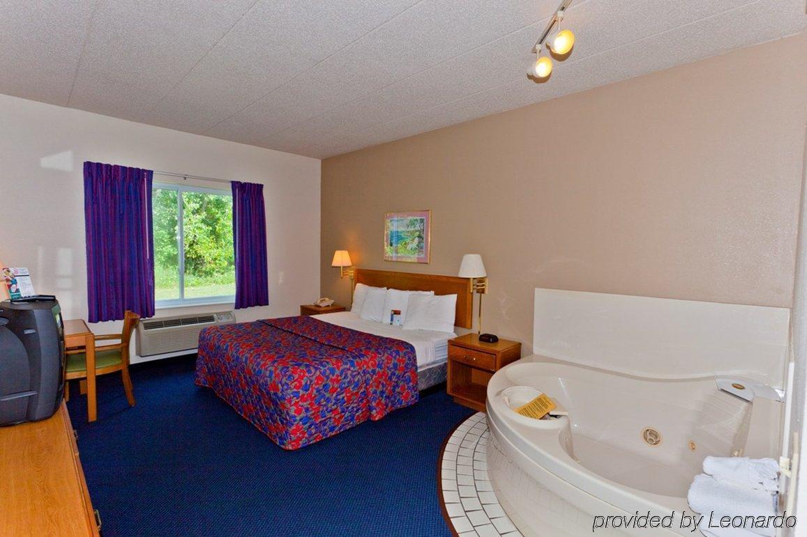 Red Roof Inn Sandusky - Milan Ruang foto